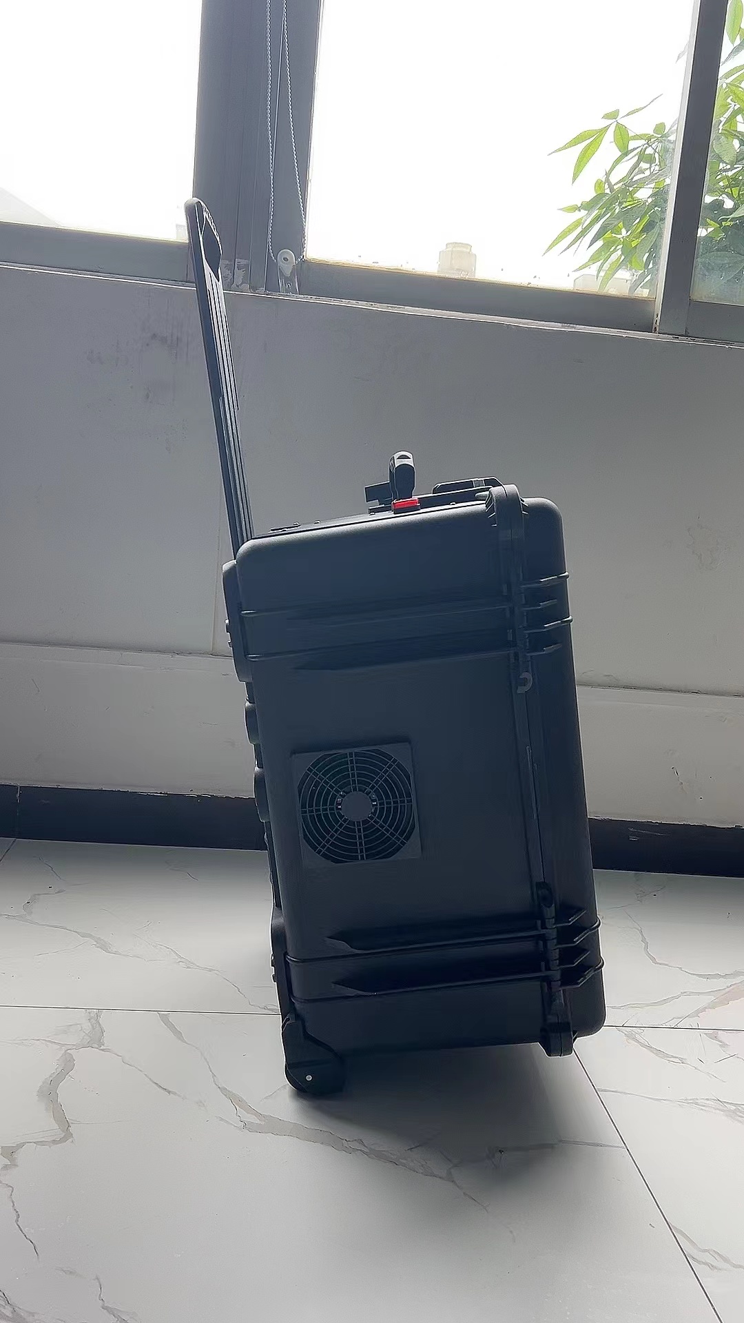 东丽手拉箱型移动通信干扰器